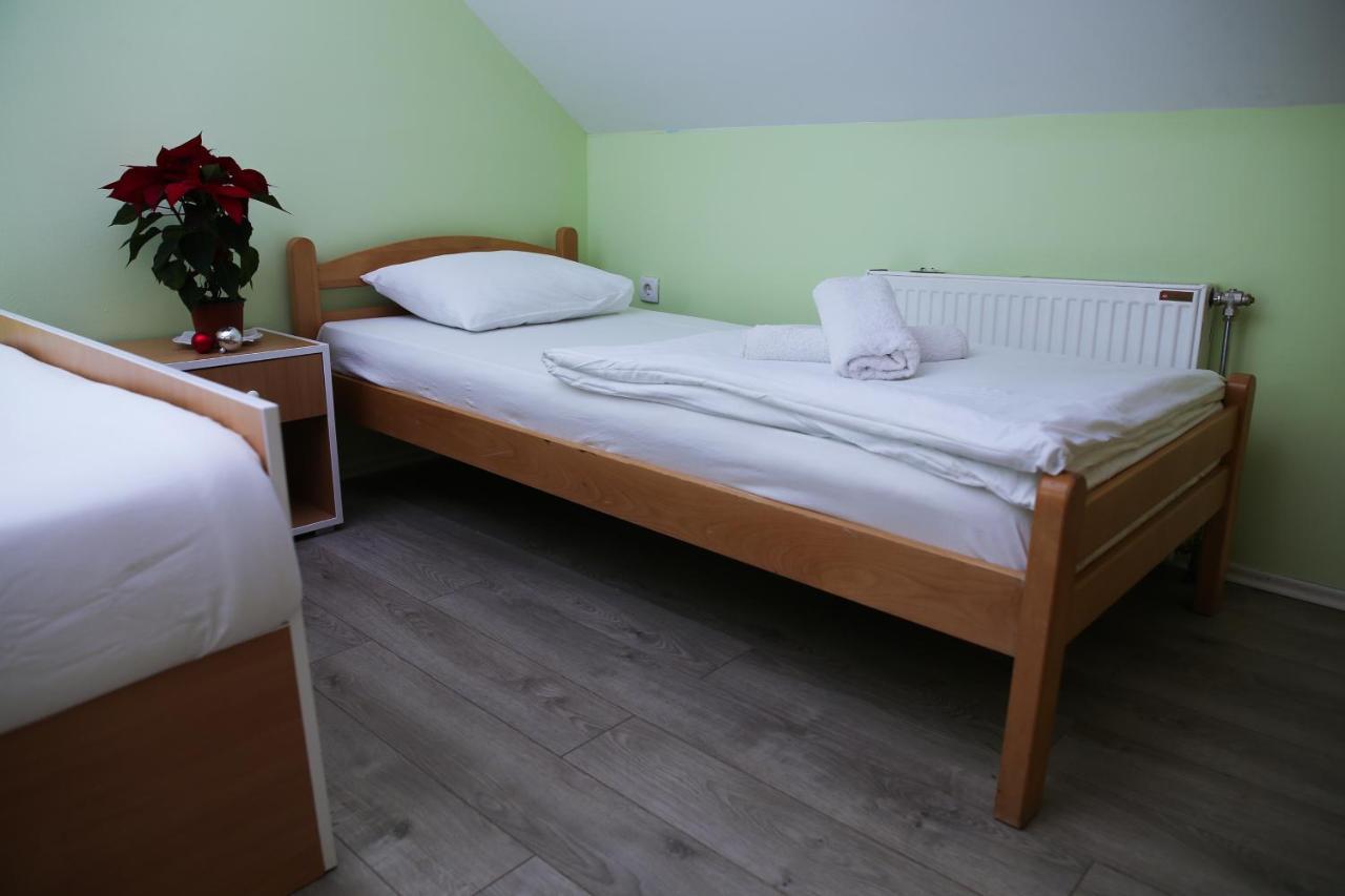 诺威萨 Zmajevac Fruska Gora汽车旅馆 外观 照片